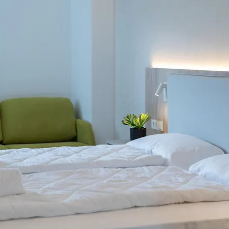 Hotel & 4*