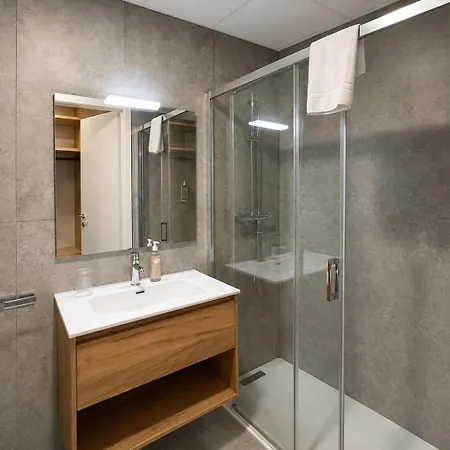 Hotel & 4*