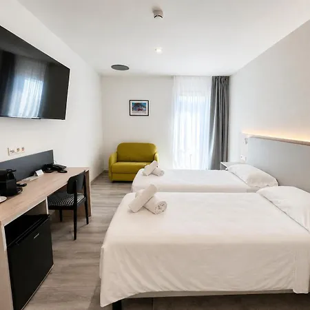 Hotel &
